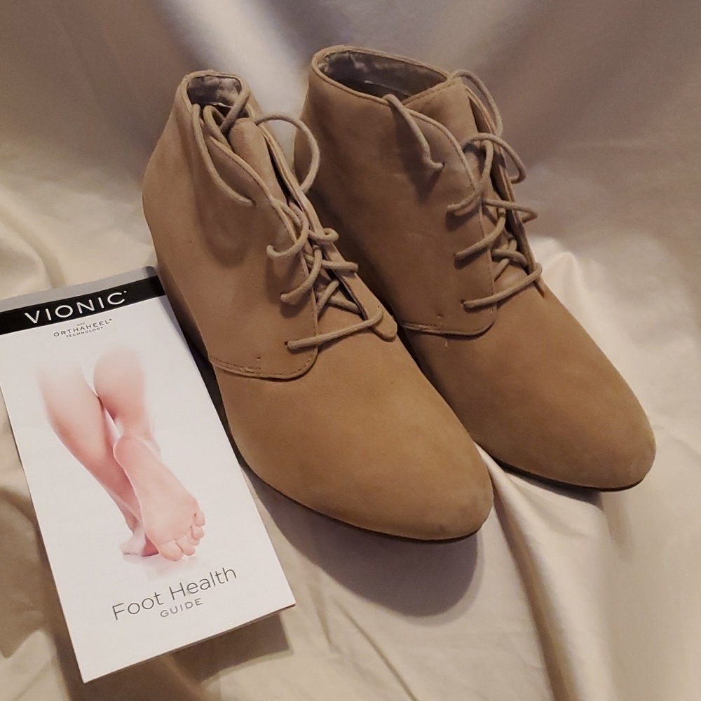 Vionic Light Tan Becca Wedges SZ 8.5